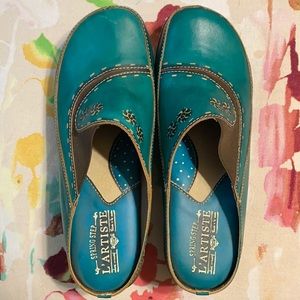 L’Artiste Tooled Leather Clog